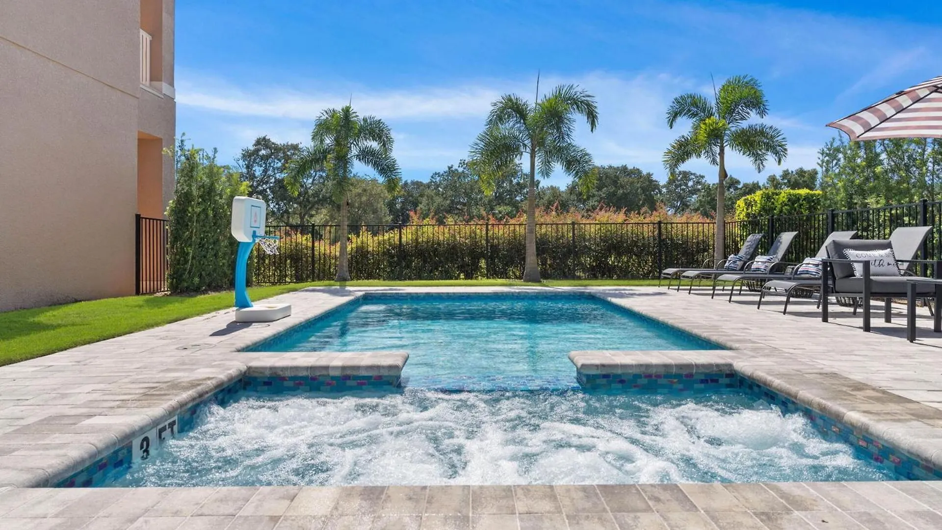 Rent The Perfect 4 Bedroom Reunion 1018 *
