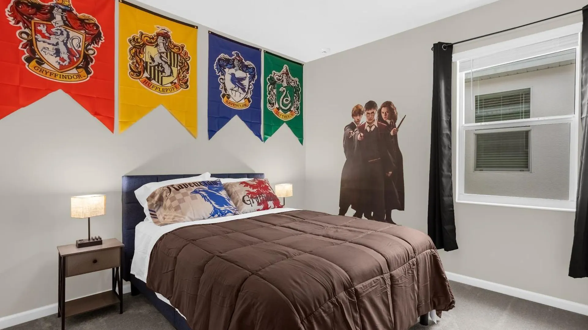 Super - Brand New Themed 9br Near Holiday home