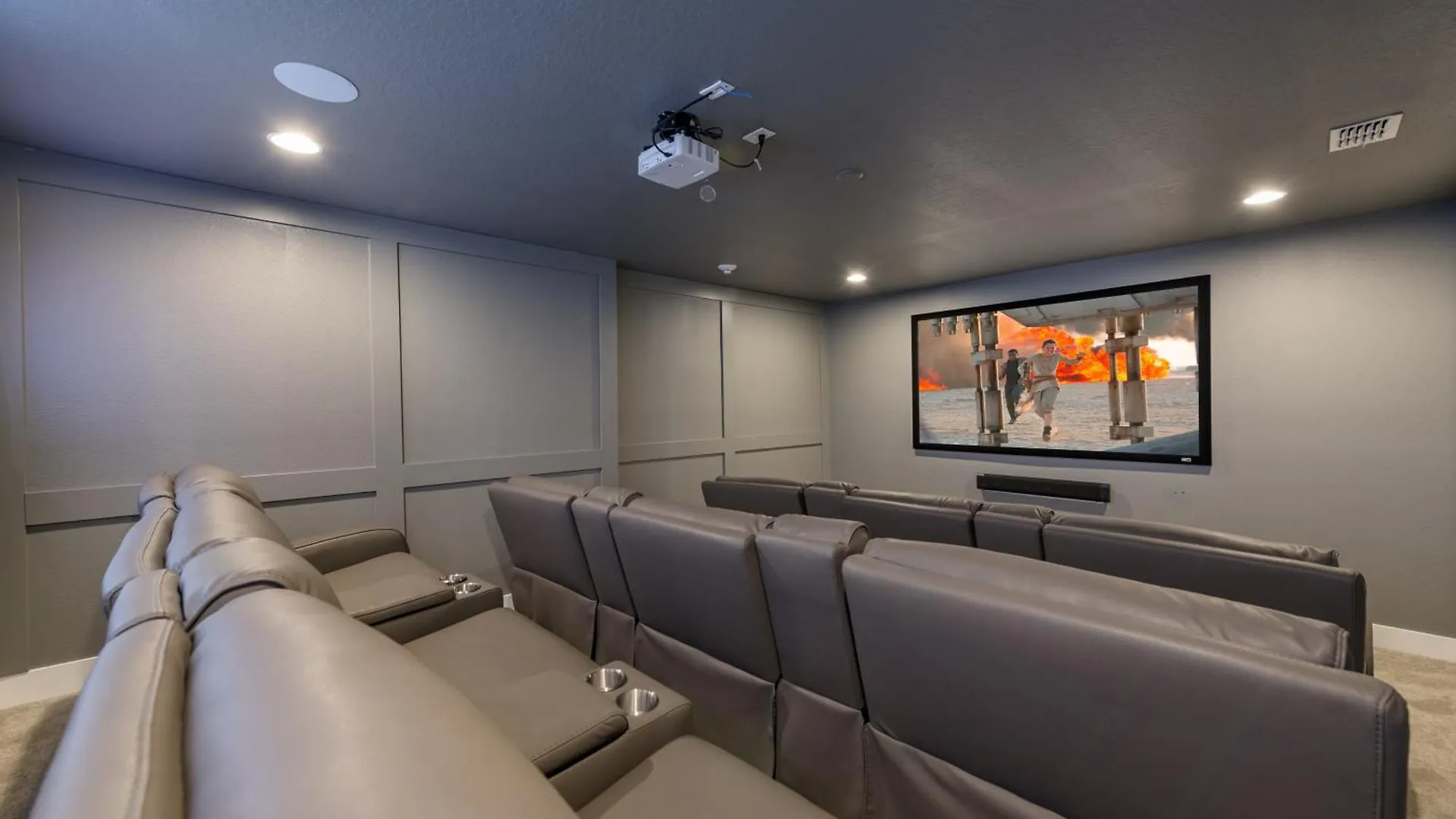 Holiday home Remarkable Near With Theater & Themed By Rentyl - 7660f *