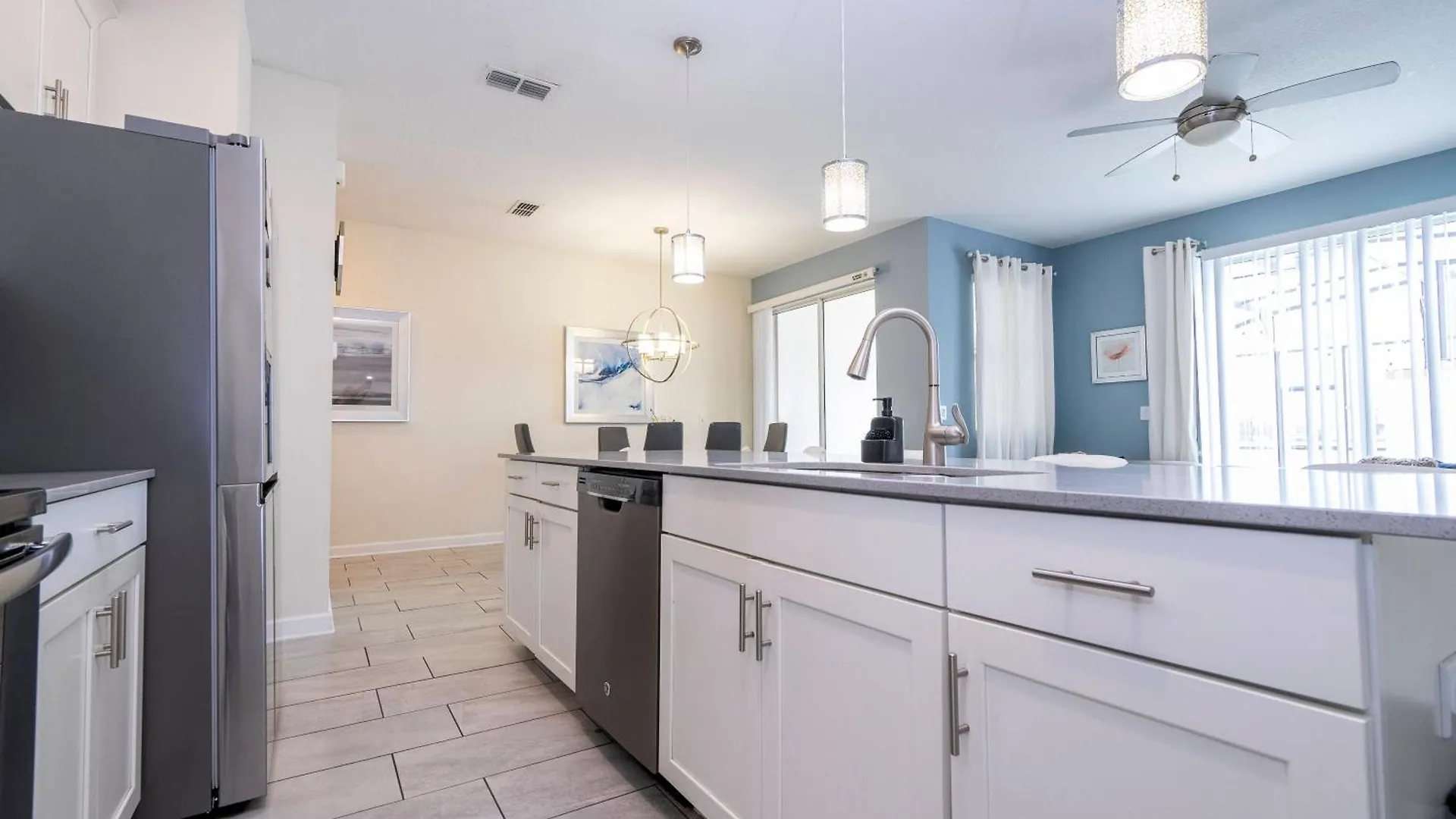 Gorgeous 4 Bedroom With Pool And View *