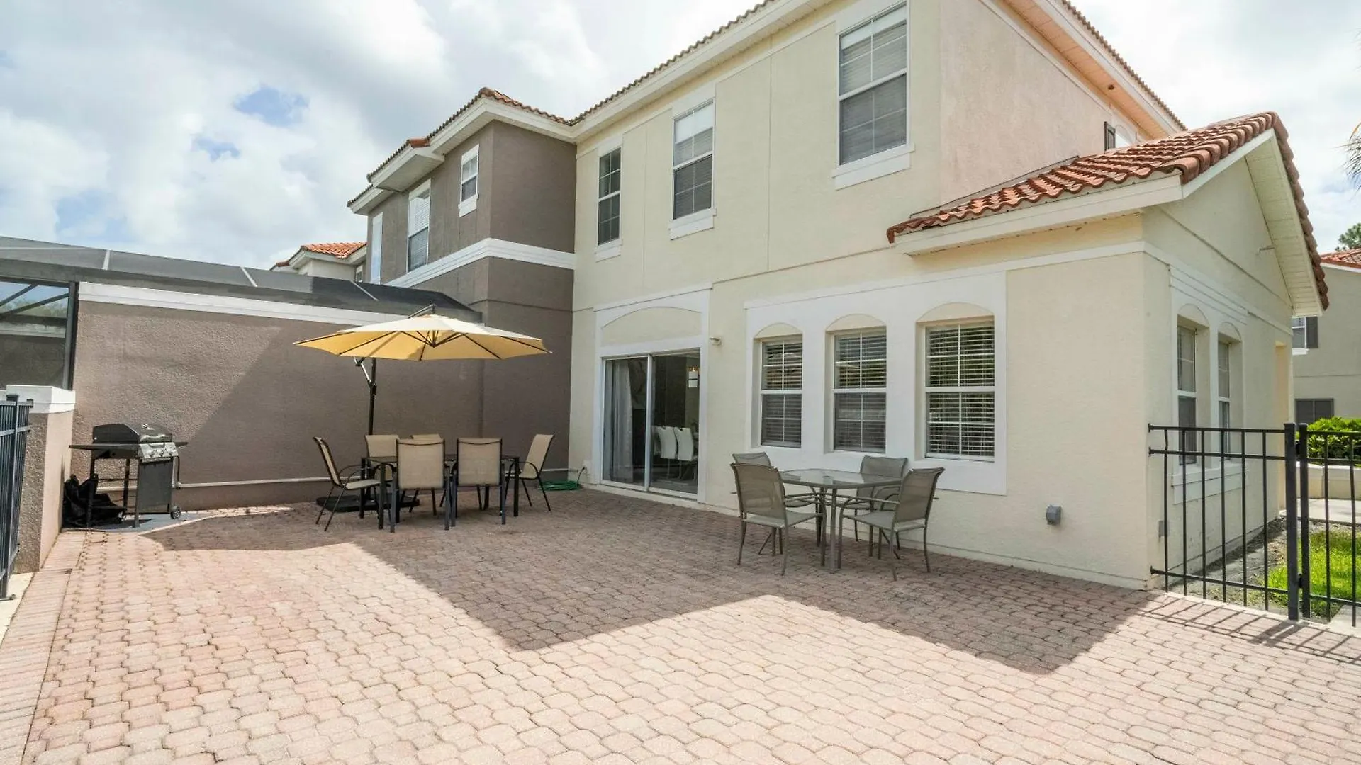 4 Bedrooms Close To
