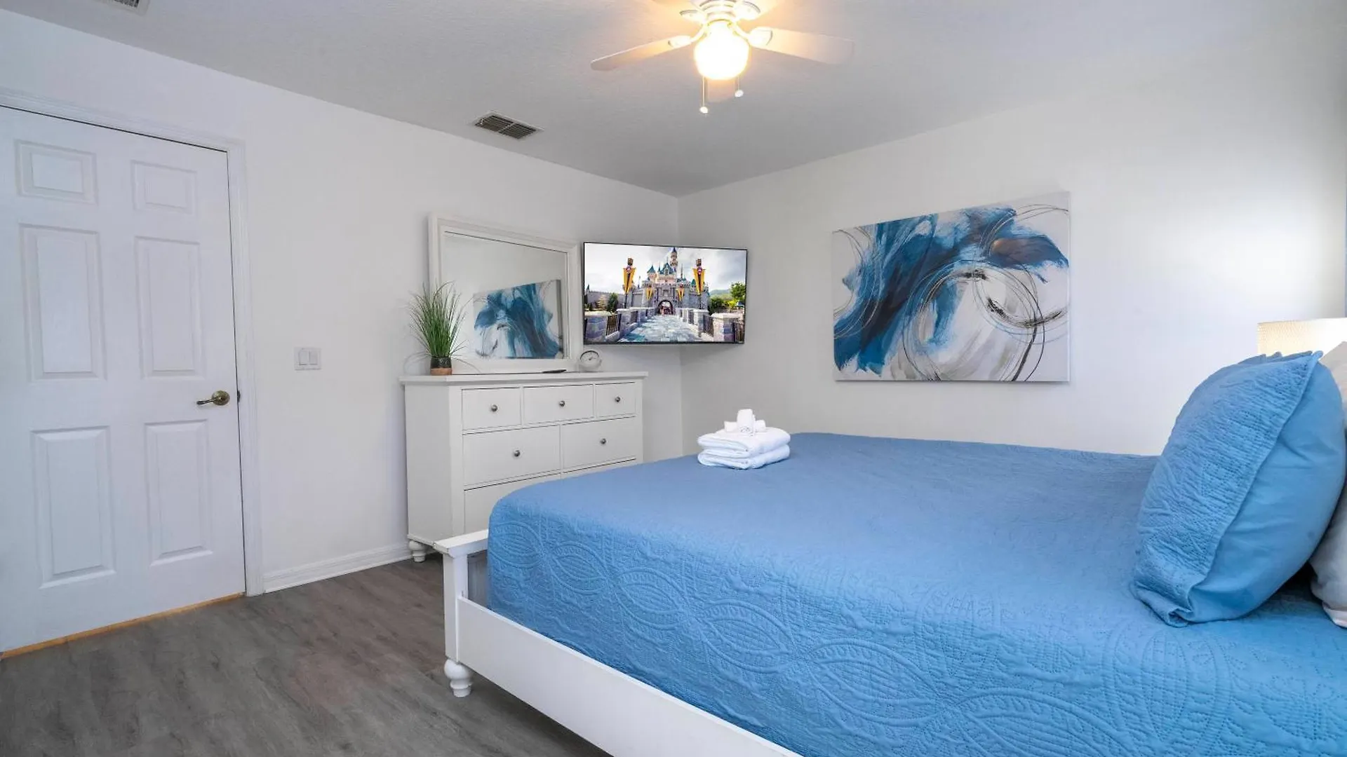 4 Bedrooms Close To Holiday home *