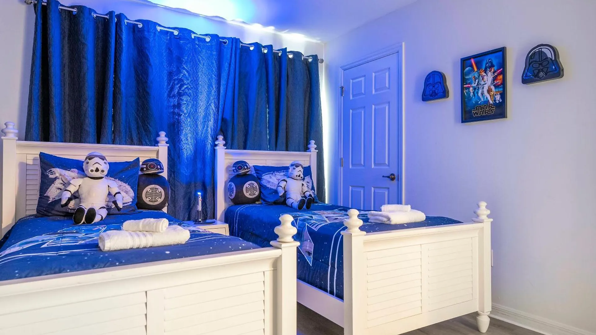 4 Bedrooms Close To Holiday home