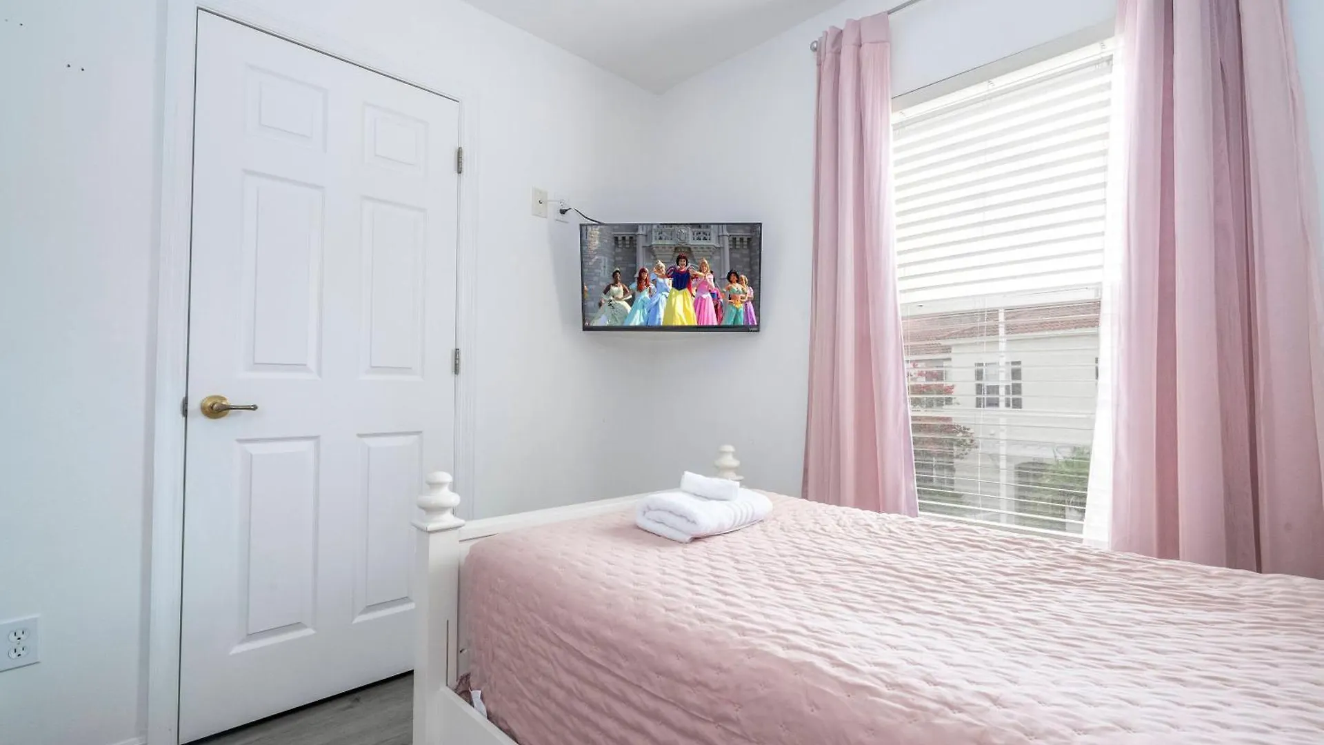 4 Bedrooms Close To Holiday home Kissimmee