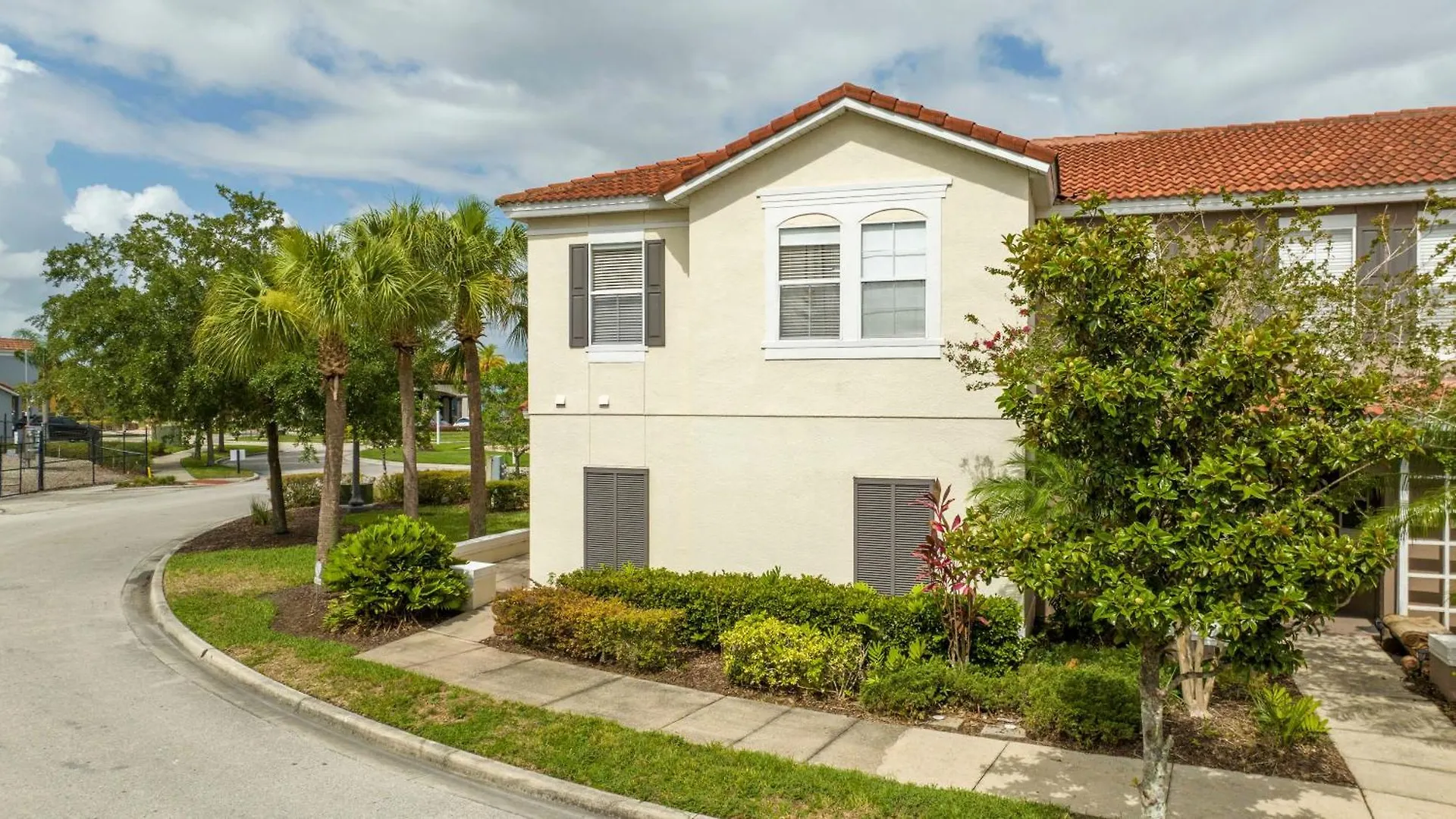 4 Bedrooms Close To Holiday home Kissimmee