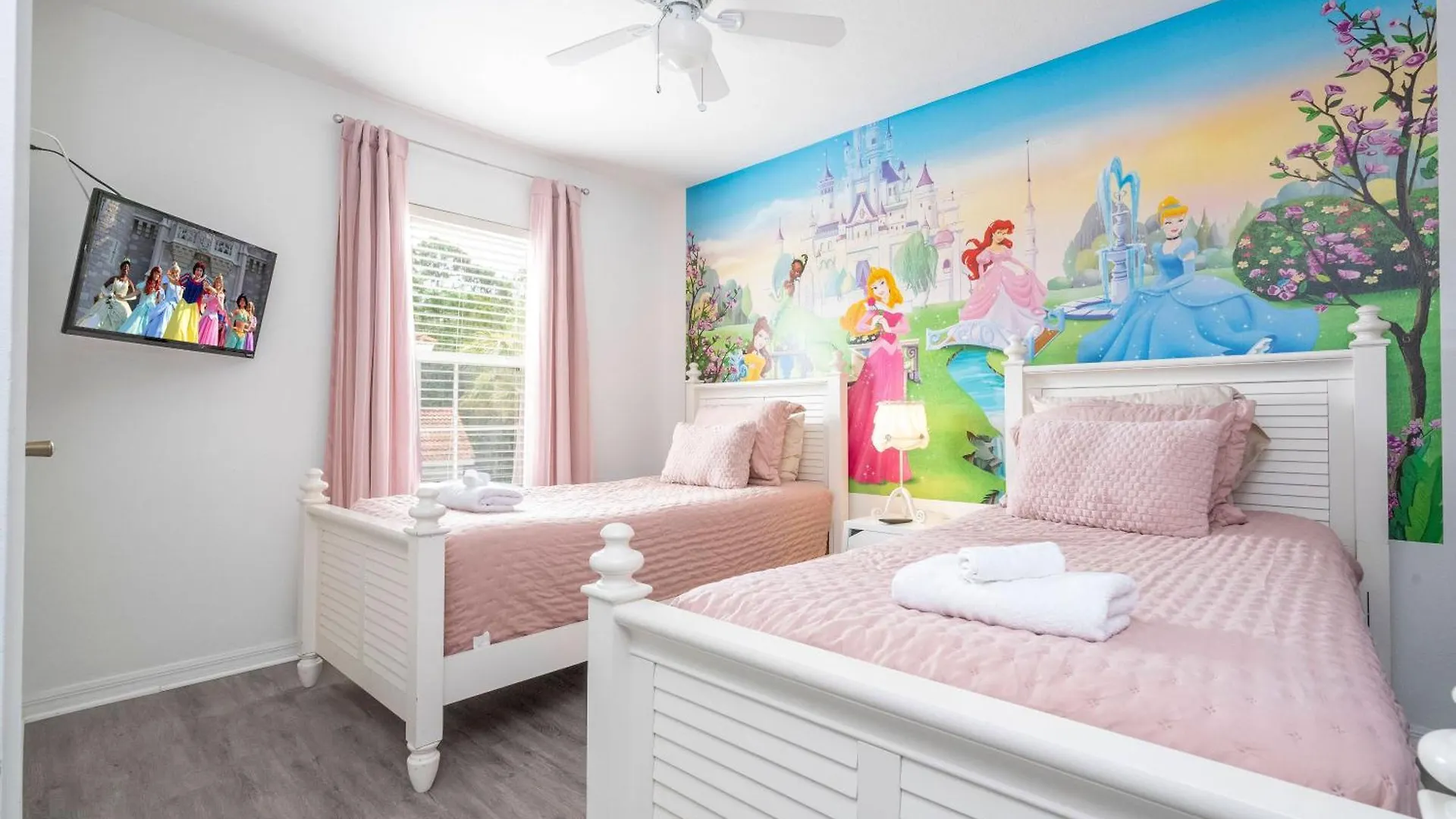 4 Bedrooms Close To Holiday home *