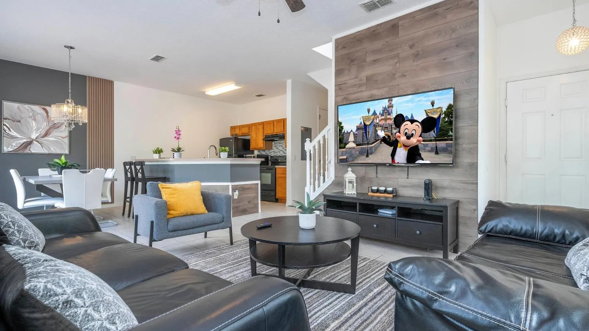 4 Bedrooms Close To