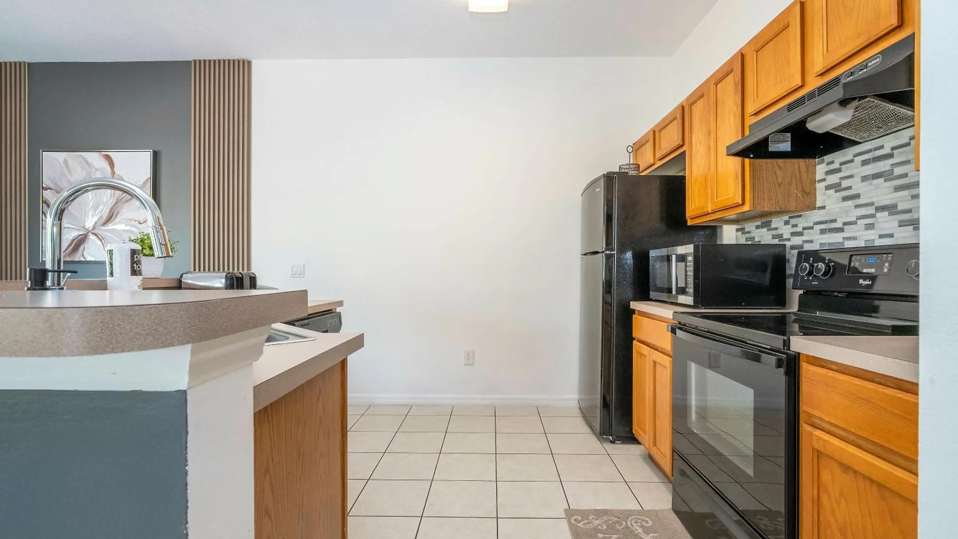 4 Bedrooms Close To *