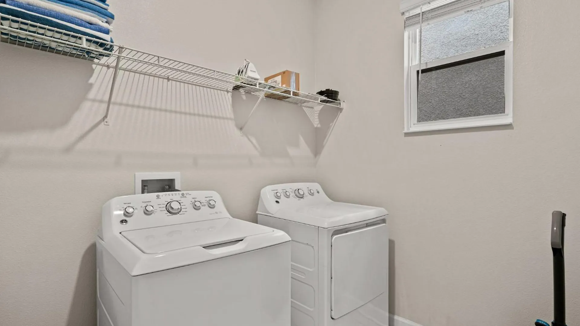Spacious 6 Bedroom Close To