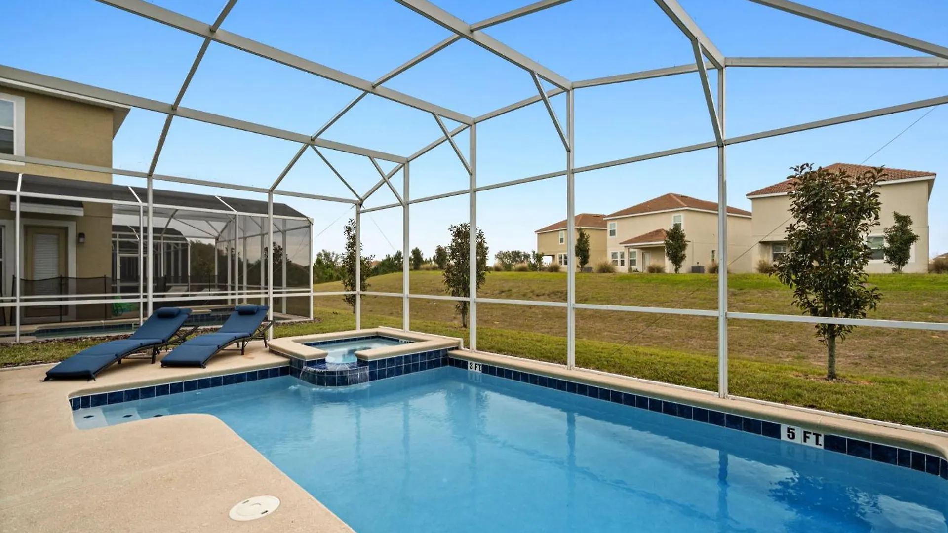 Holiday home Spacious 6 Bedroom Close To *