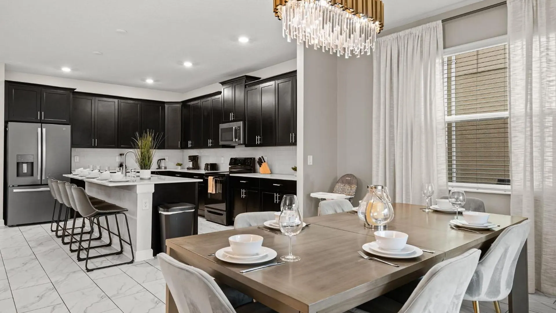Spacious 6 Bedroom Close To Holiday home Kissimmee