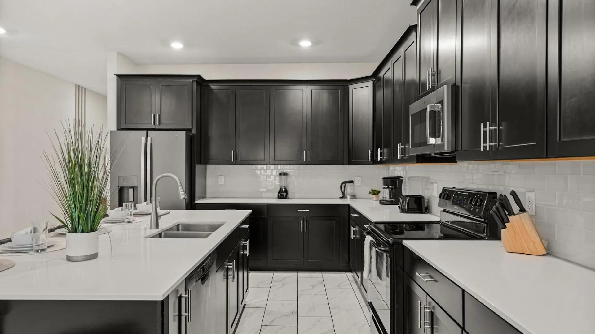 Spacious 6 Bedroom Close To Kissimmee
