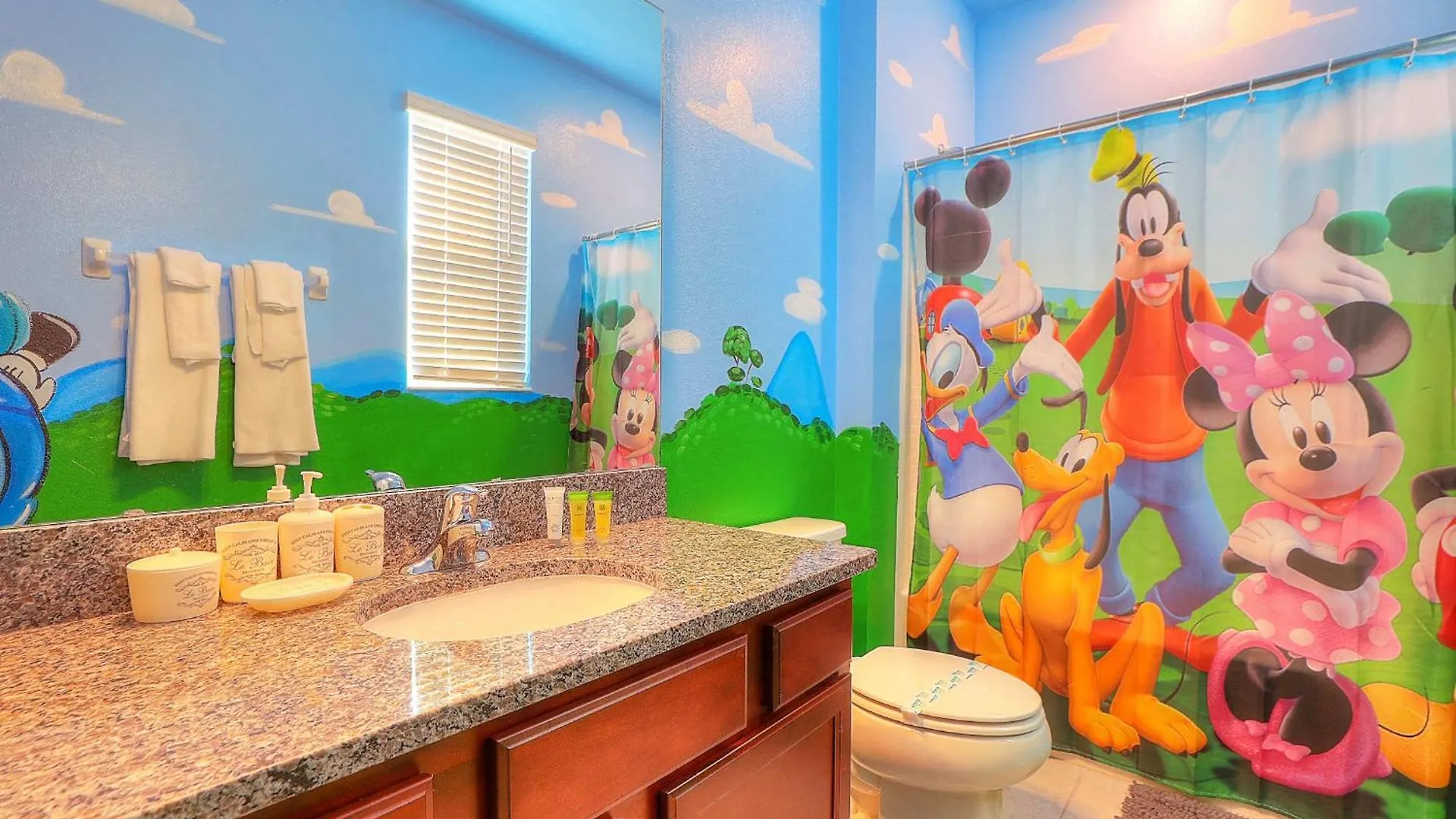 Showstopper 15br Lakeside Villatheater Holiday home Kissimmee