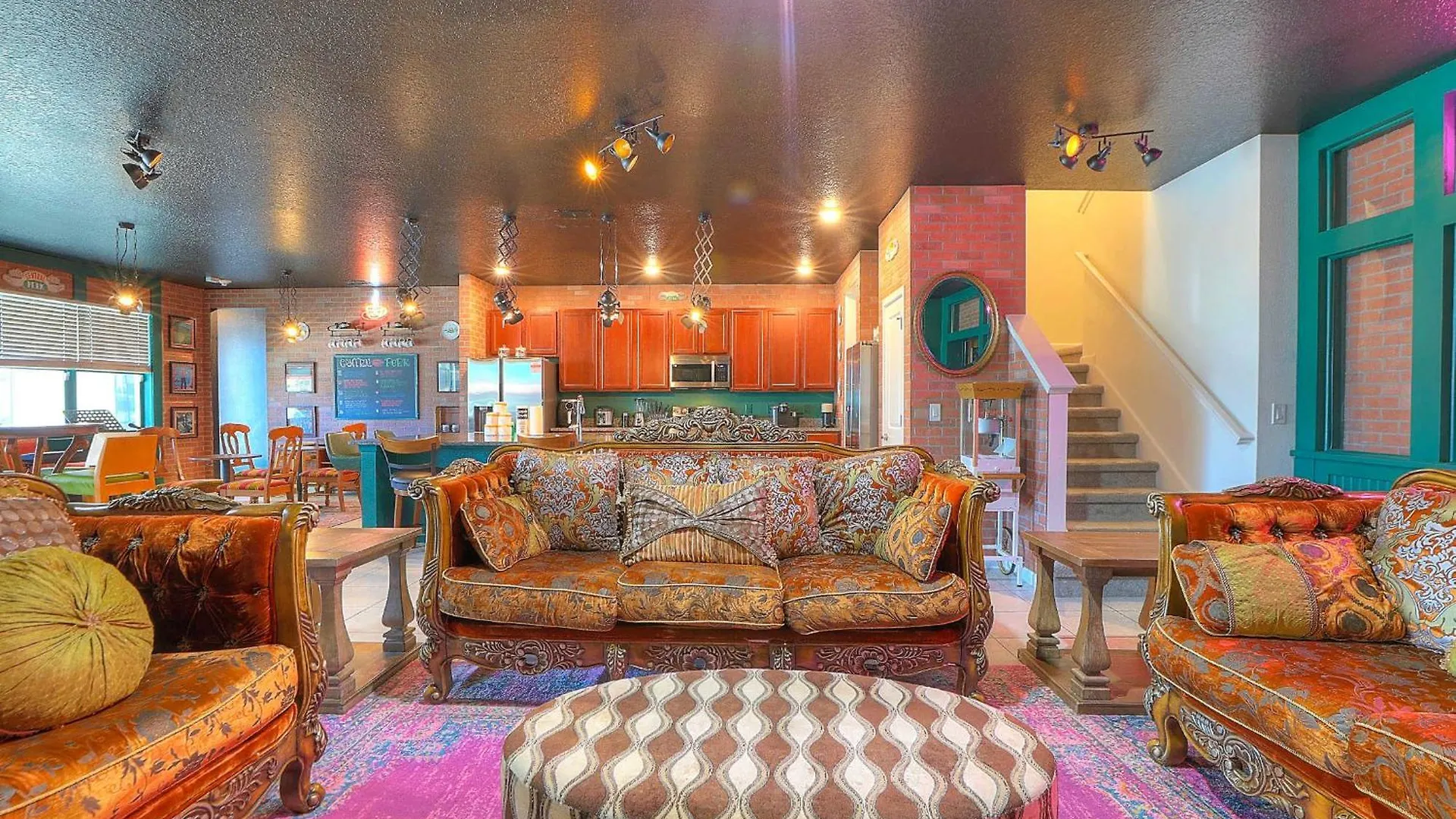 Holiday home Showstopper 15br Lakeside Villatheater