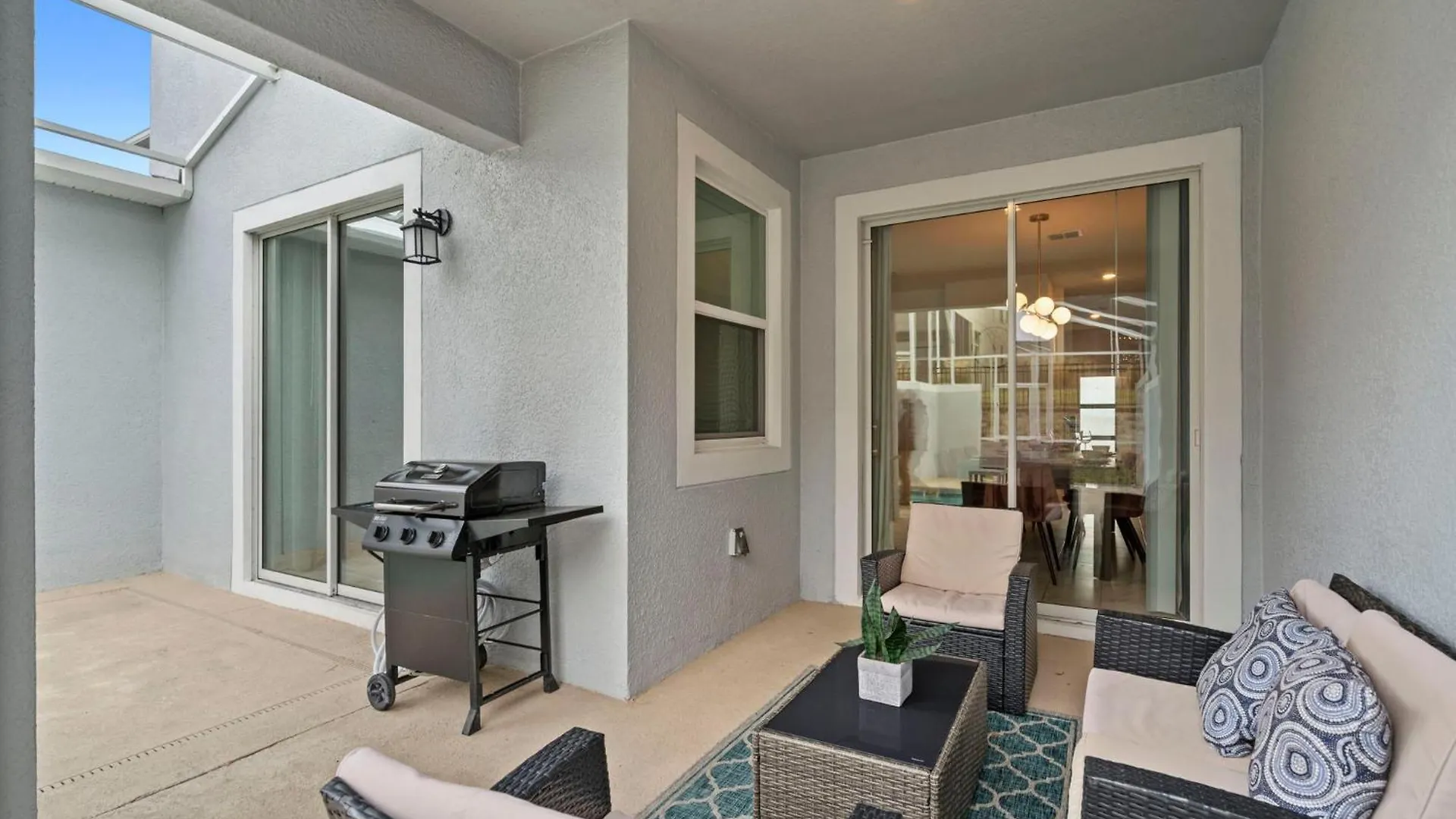 Lovely 4 Bedroom With Private Pool *