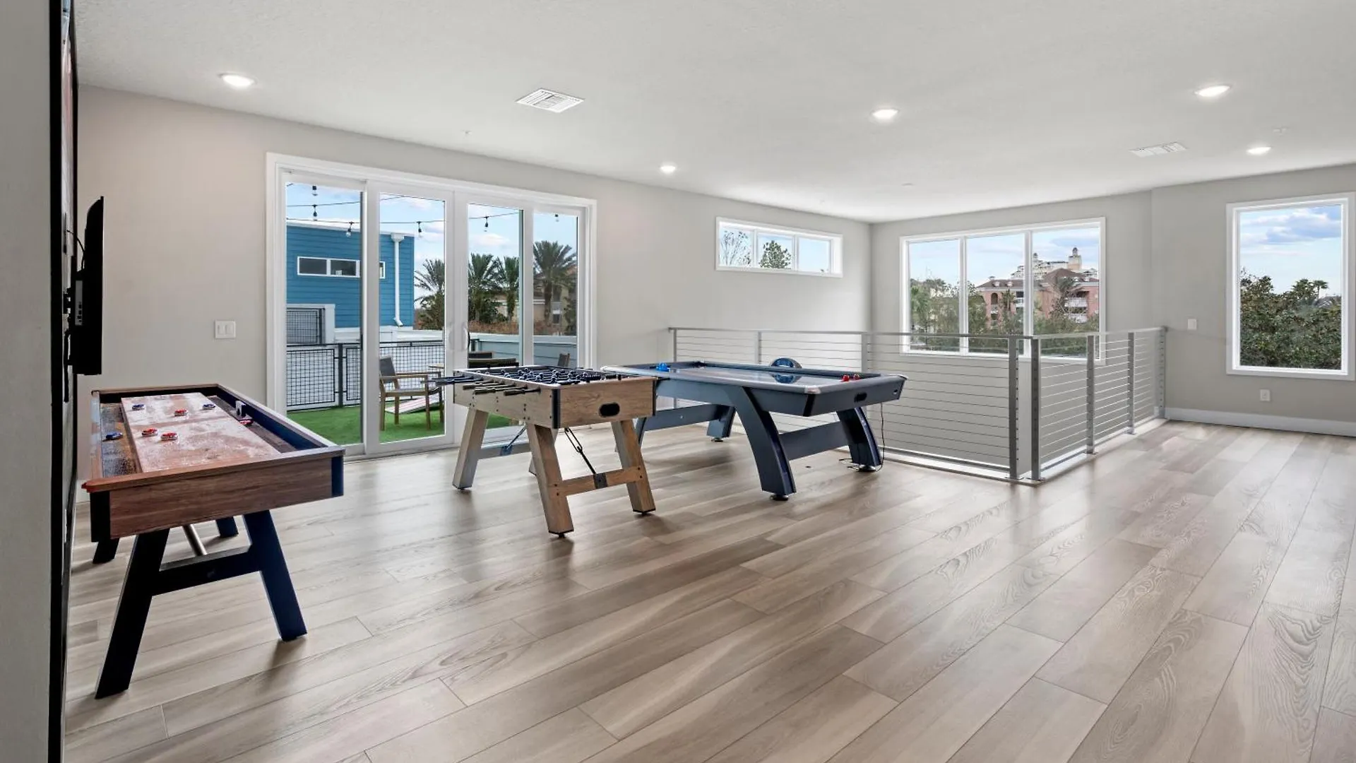 5 Bd 4.5 B Luxury 36-206