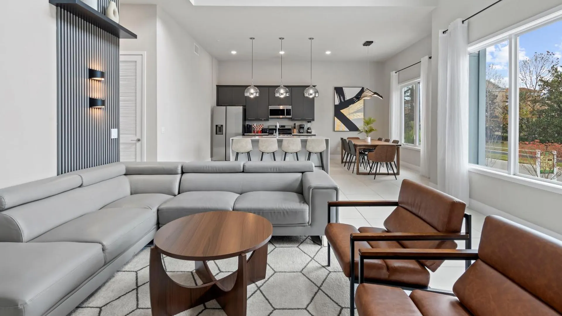 5 Bd 4.5 B Luxury 36-206