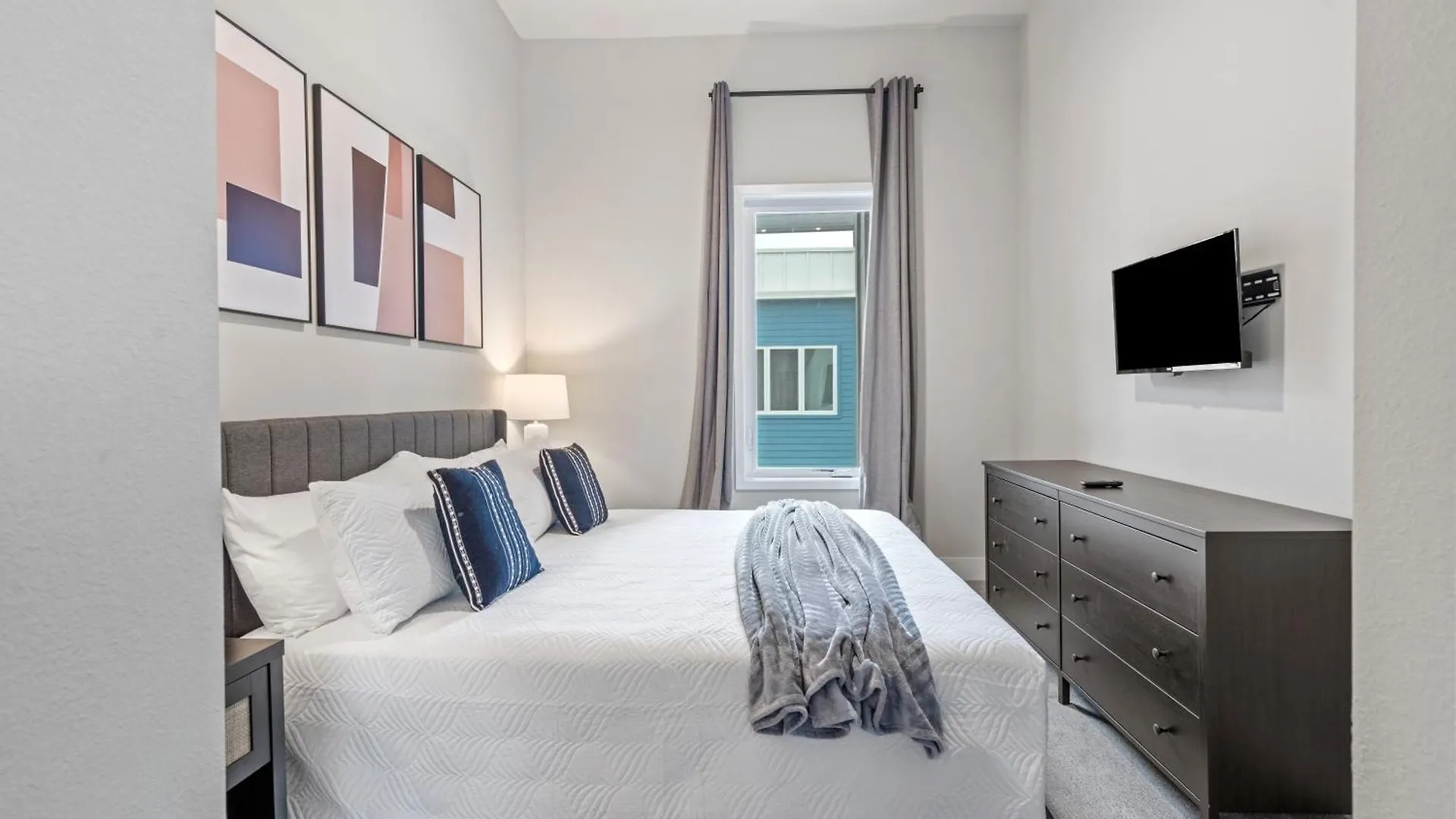 5 Bd 4.5 B Luxury 36-206 Apartment