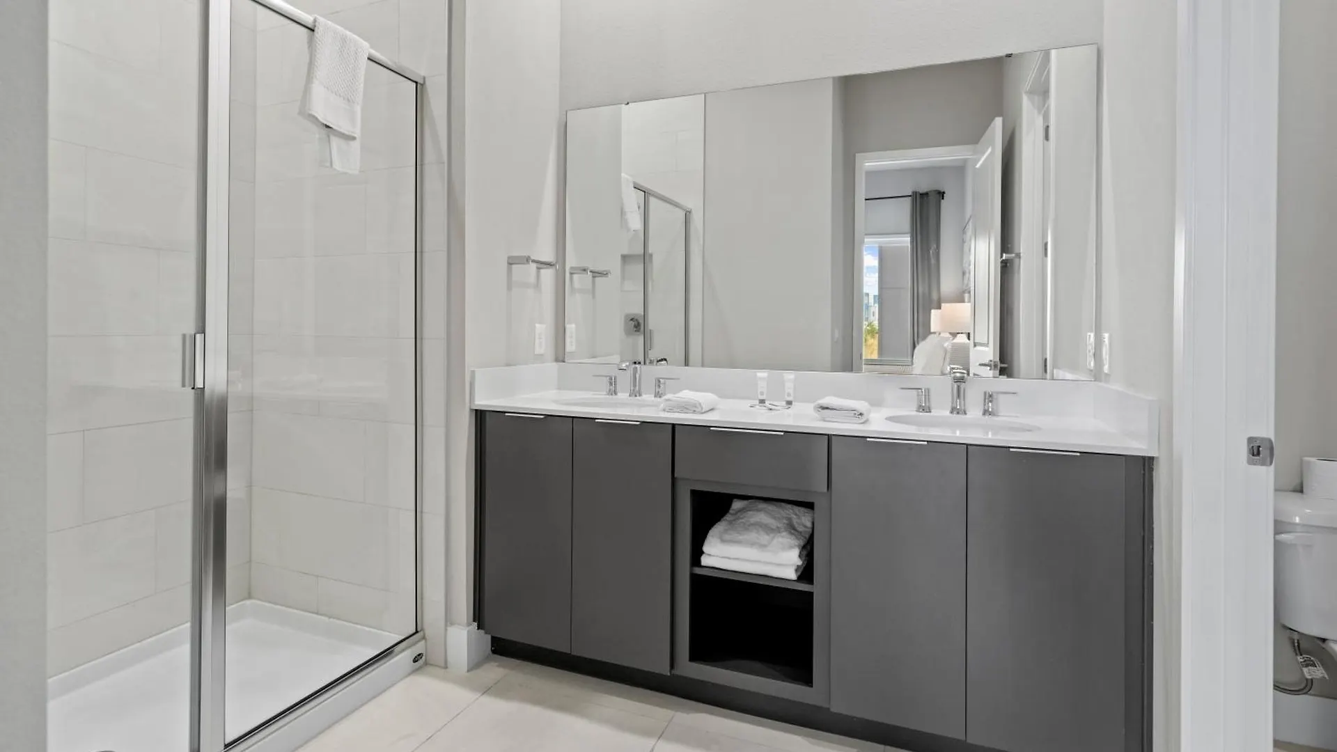5 Bd 4.5 B Luxury 36-206 * Kissimmee
