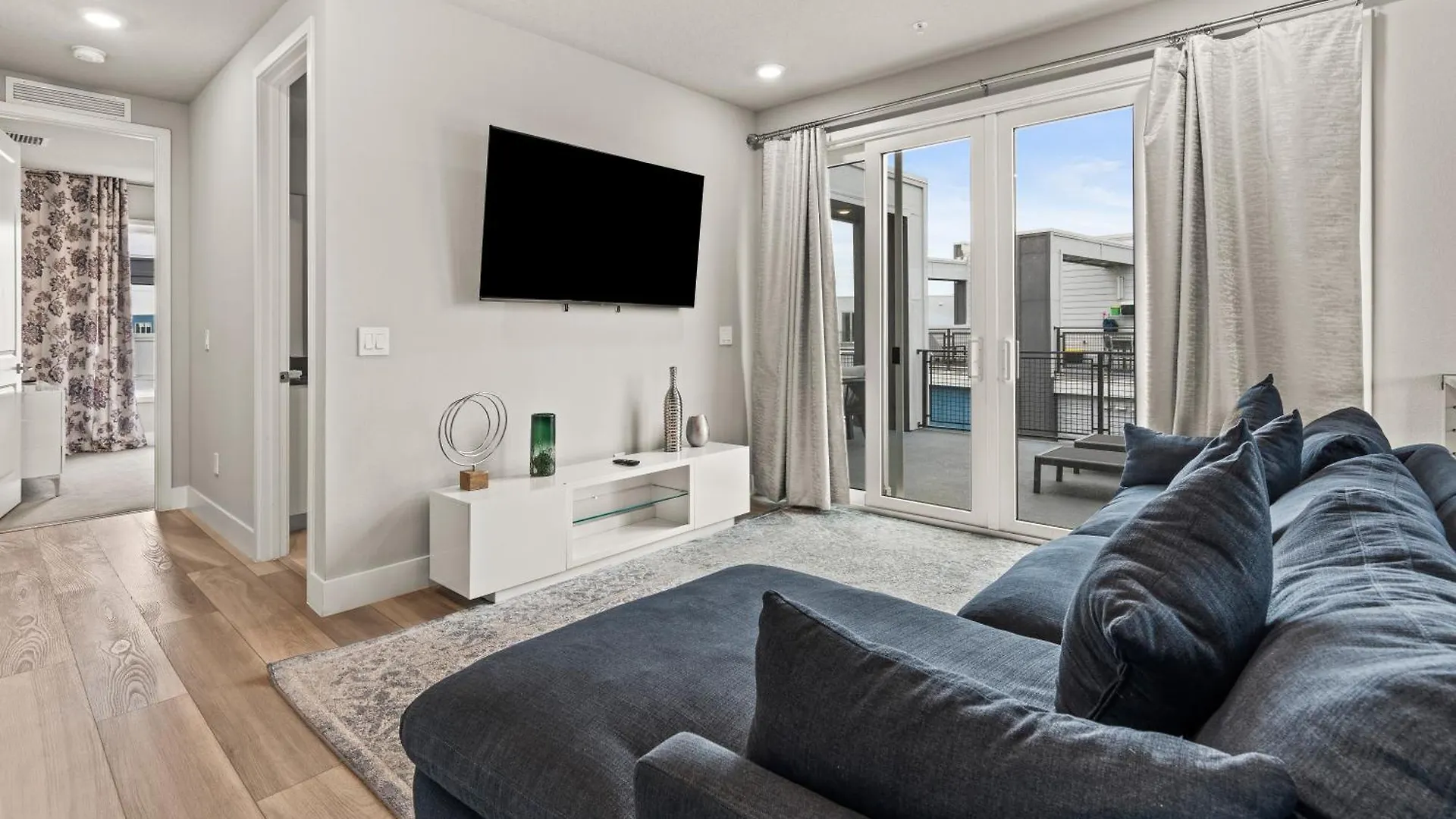 5 Bd 4.5 B Luxury 36-206 Apartment *