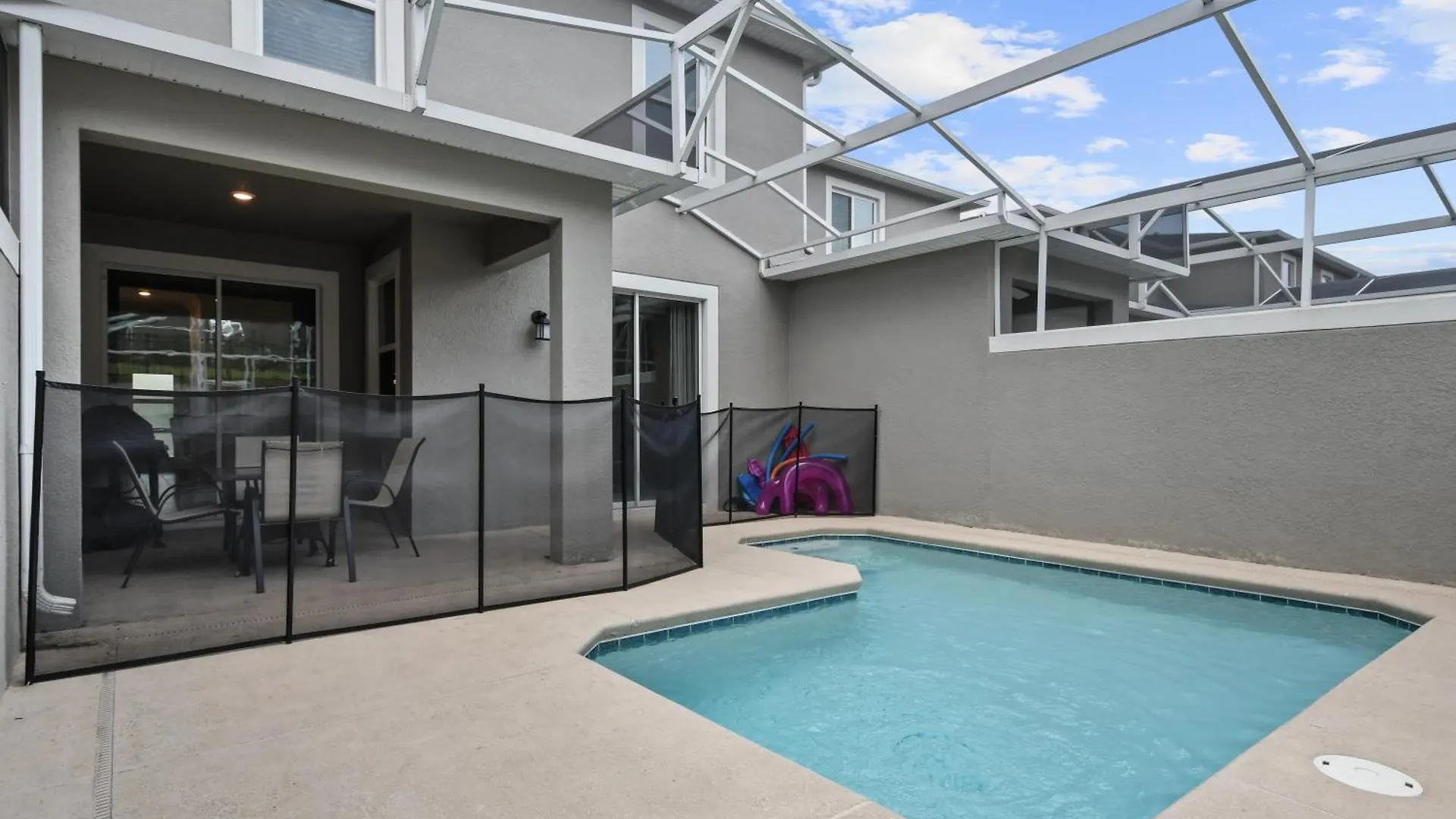 Cozy Family Retreat With Pool Near World