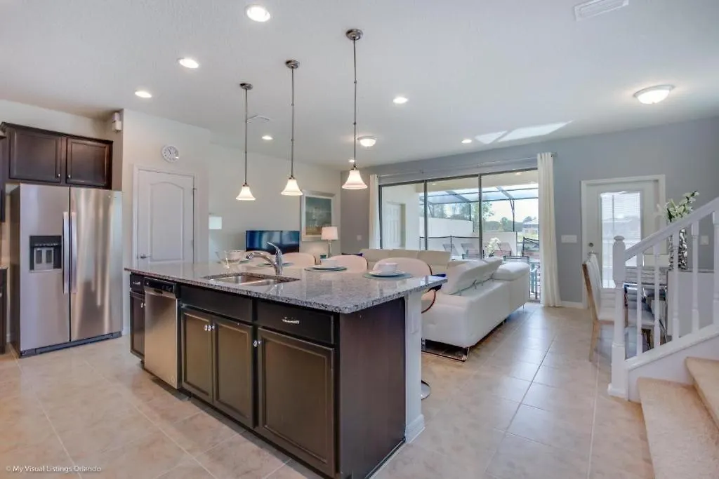 Lakeview 5br Townhome W Pool Holiday home