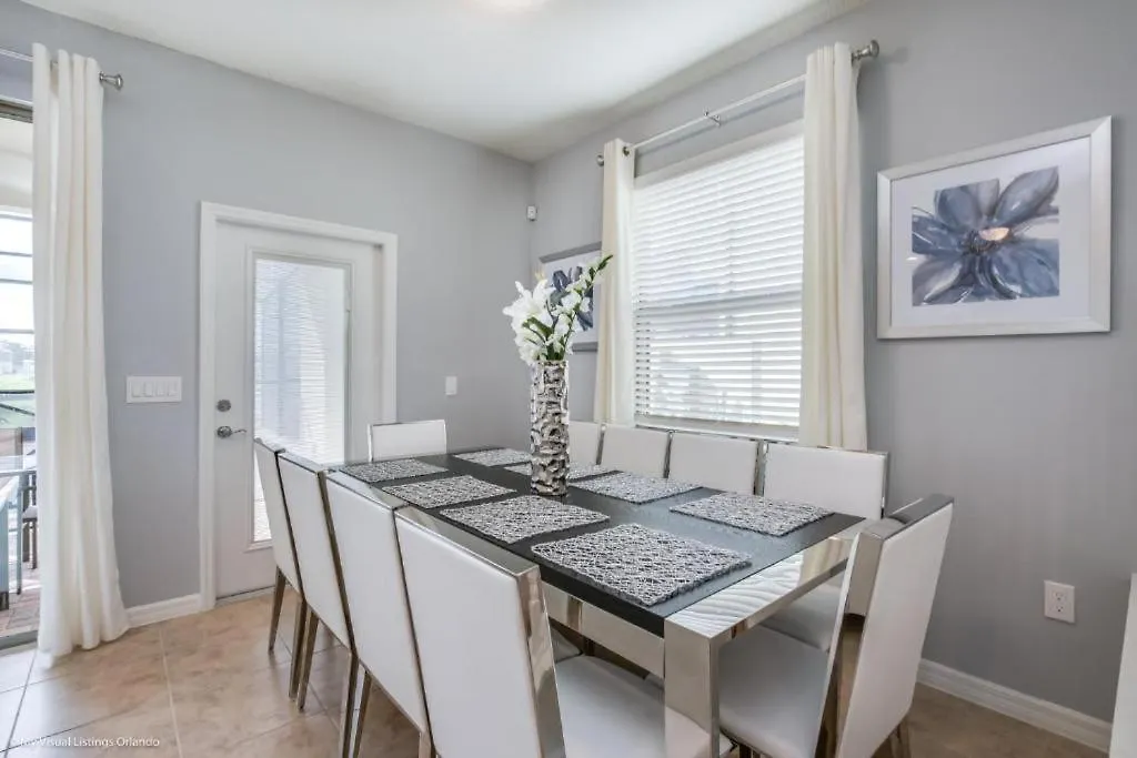 Lakeview 5br Townhome W Pool Holiday home