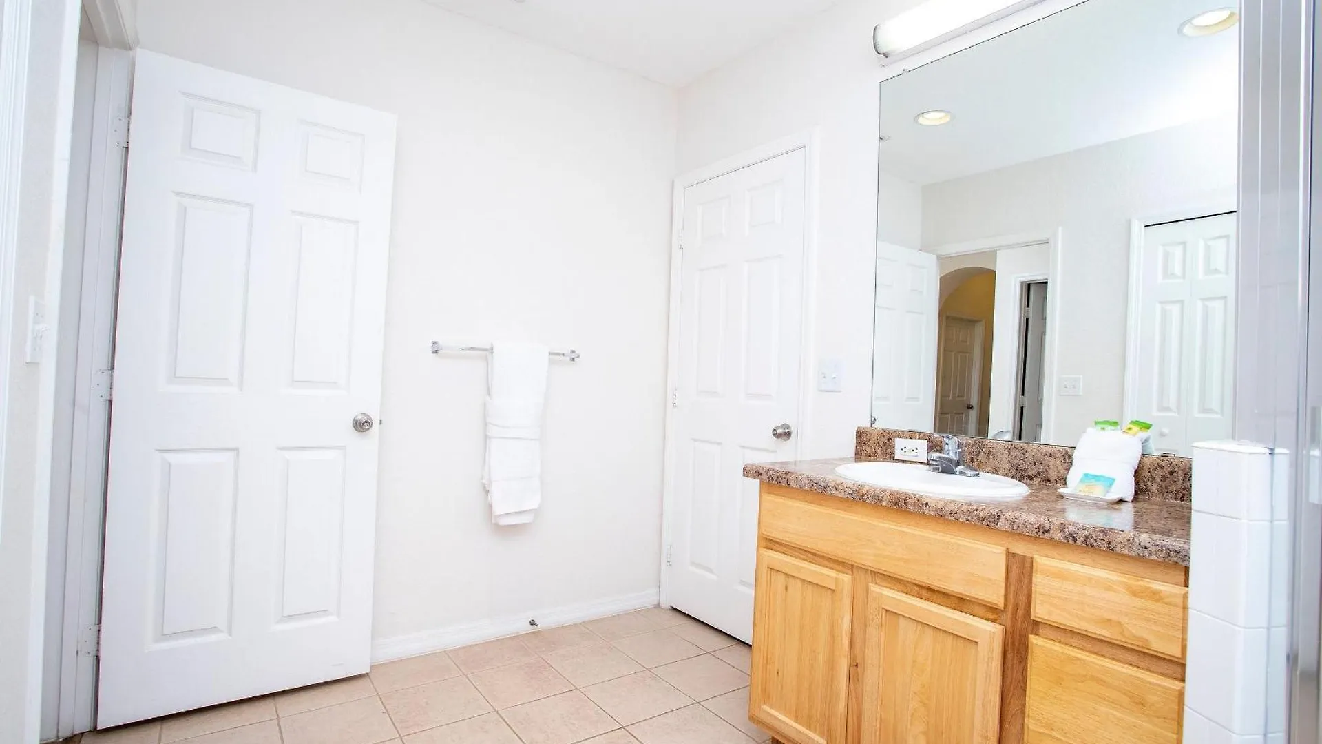 Apartment Modern 3br Near W/ Perks Kissimmee
