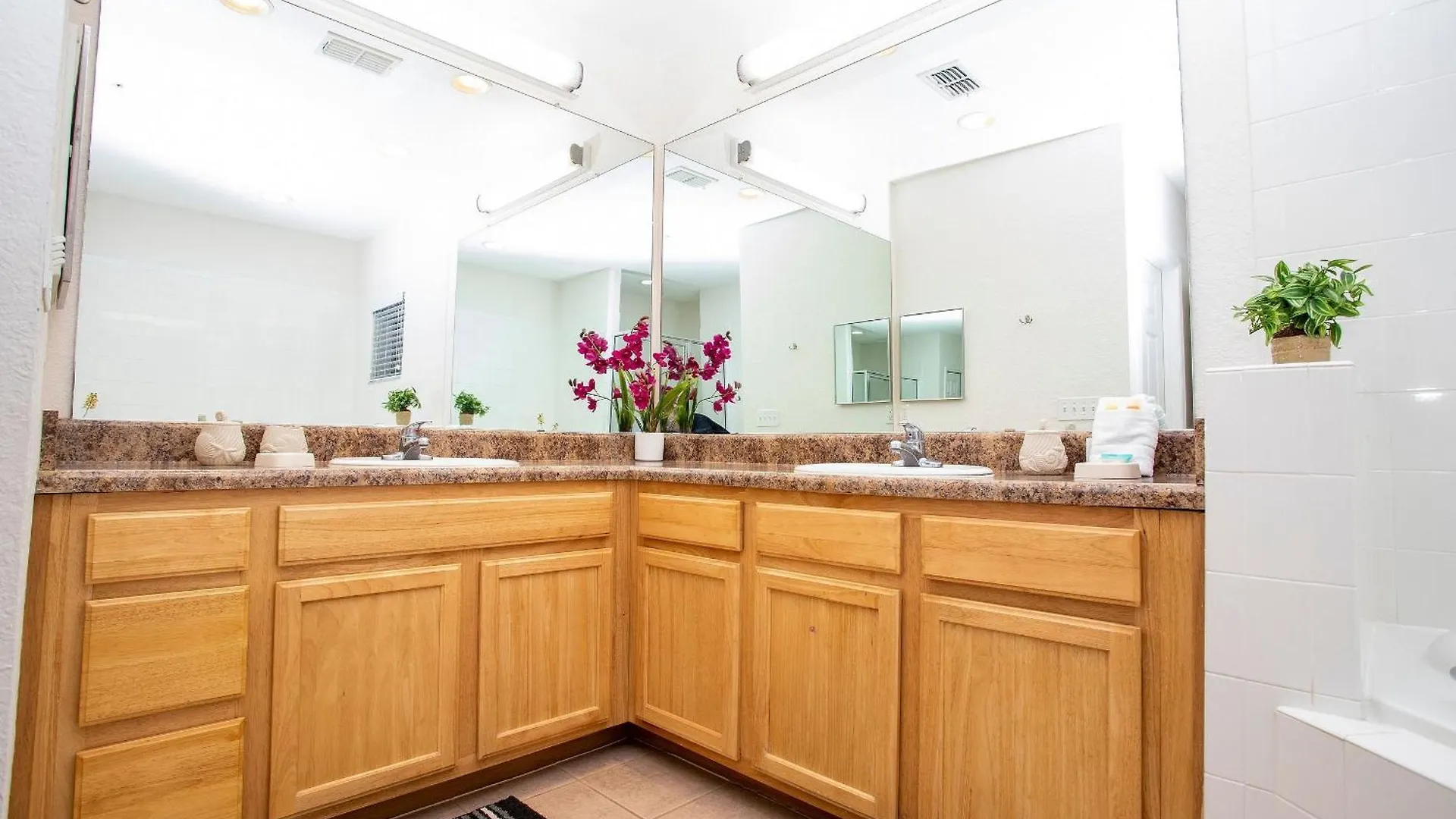 Modern 3br Near W/ Perks * Kissimmee
