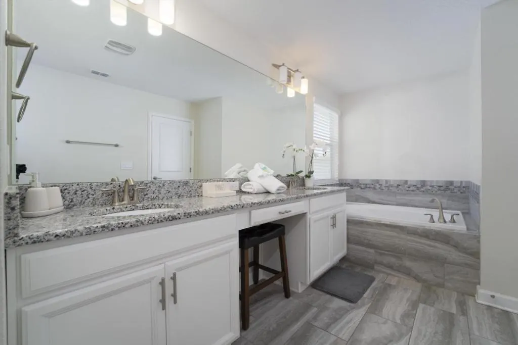 Luxury 5 Bedroom 5 Bath Private Pool 279 *