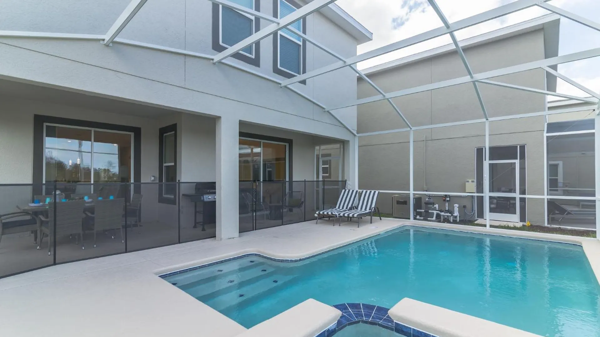 Luxury 6 Bedroom 5 Bath Pool 174 *