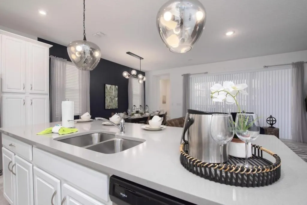 Luxury 5 Bedroom 4 Bath Private Pool 228