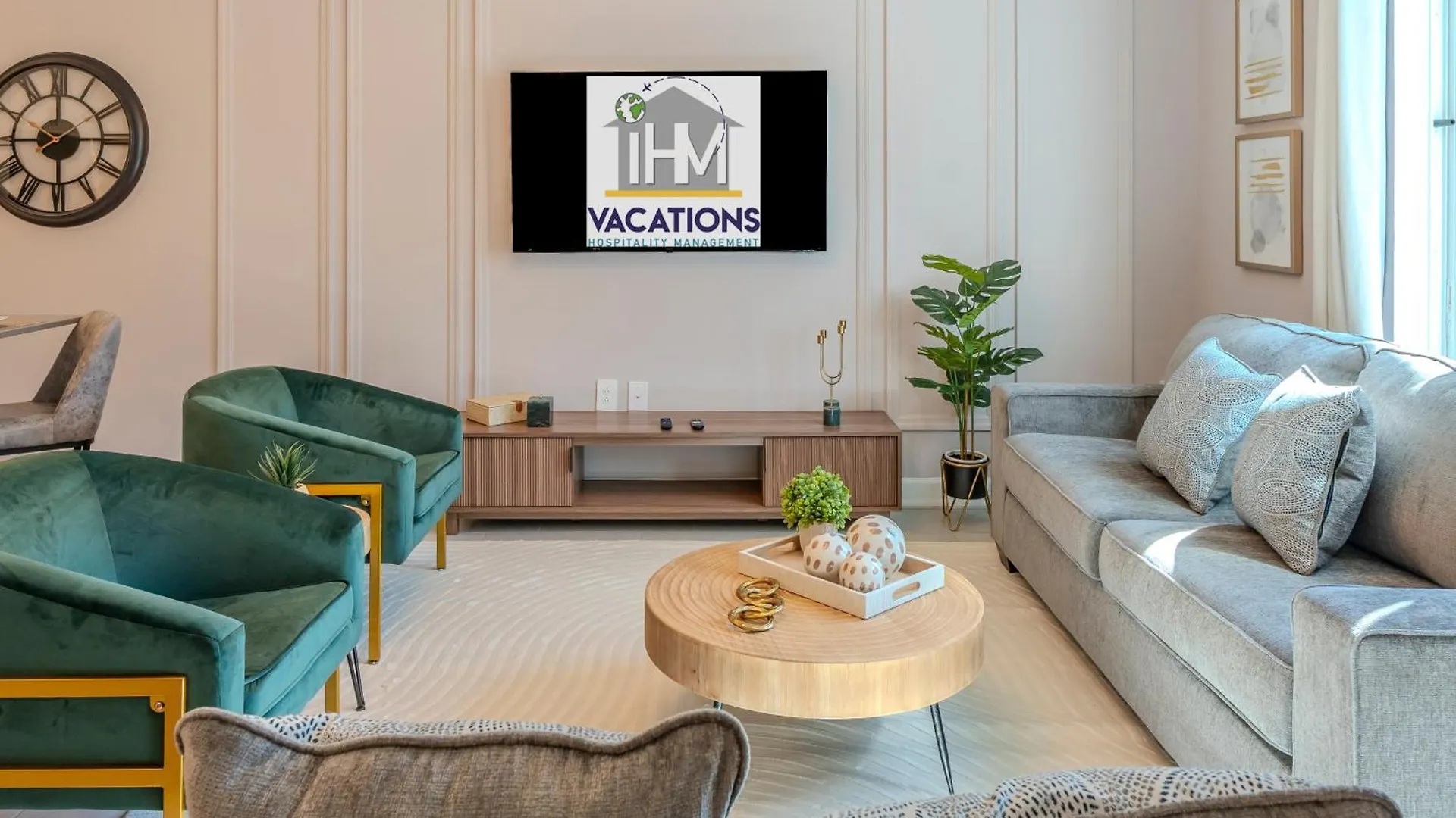 Luxury 4 Bedroom 3 Bath Pool 345 *