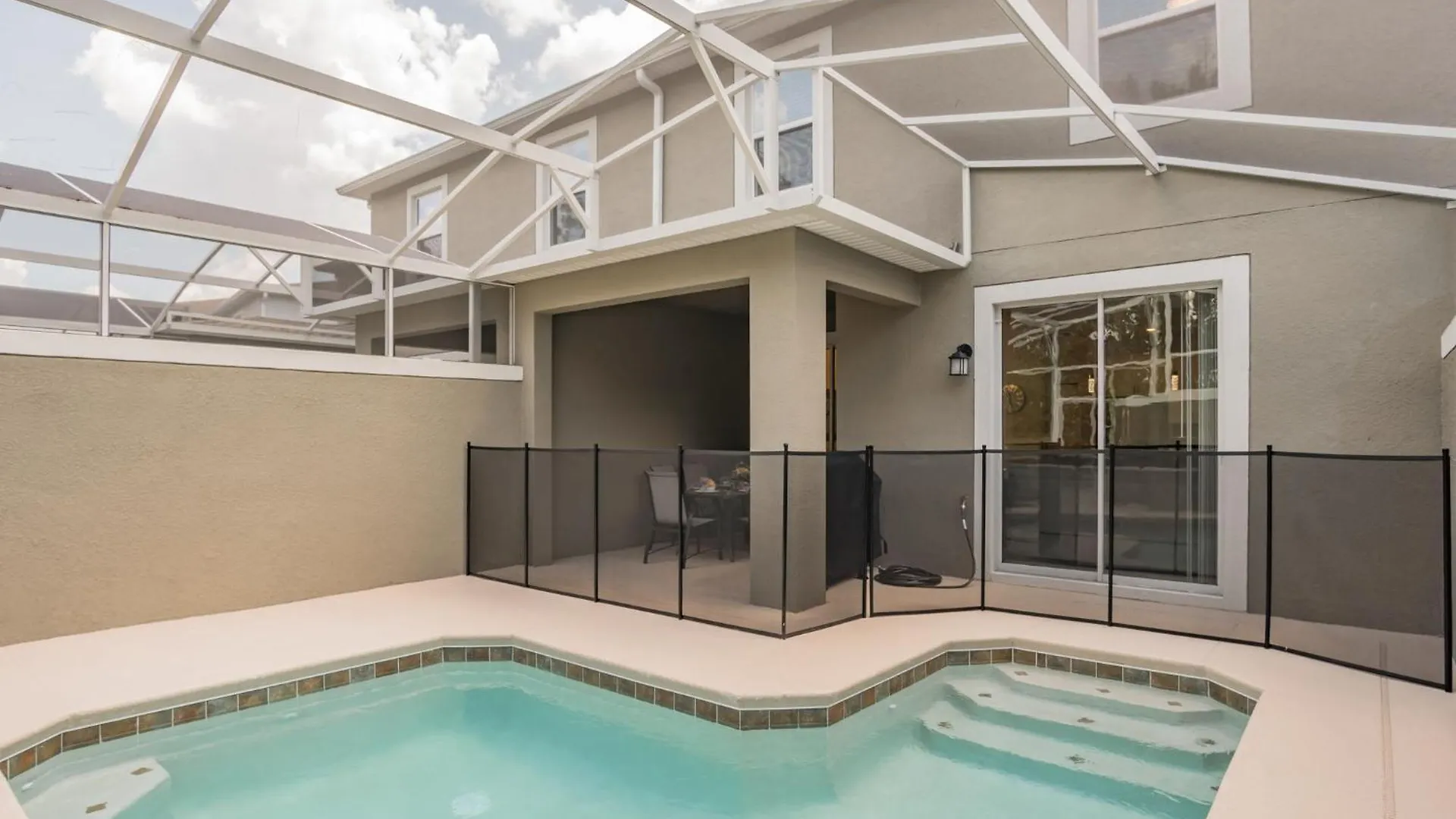 Luxury 4 Bedroom 3 Bath Pool 136