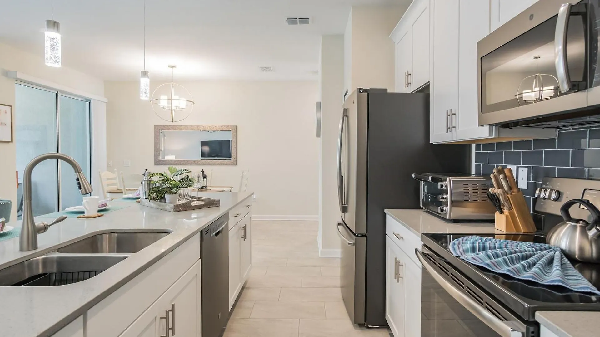 Luxury 4 Bedroom 3 Bath Pool 136 *