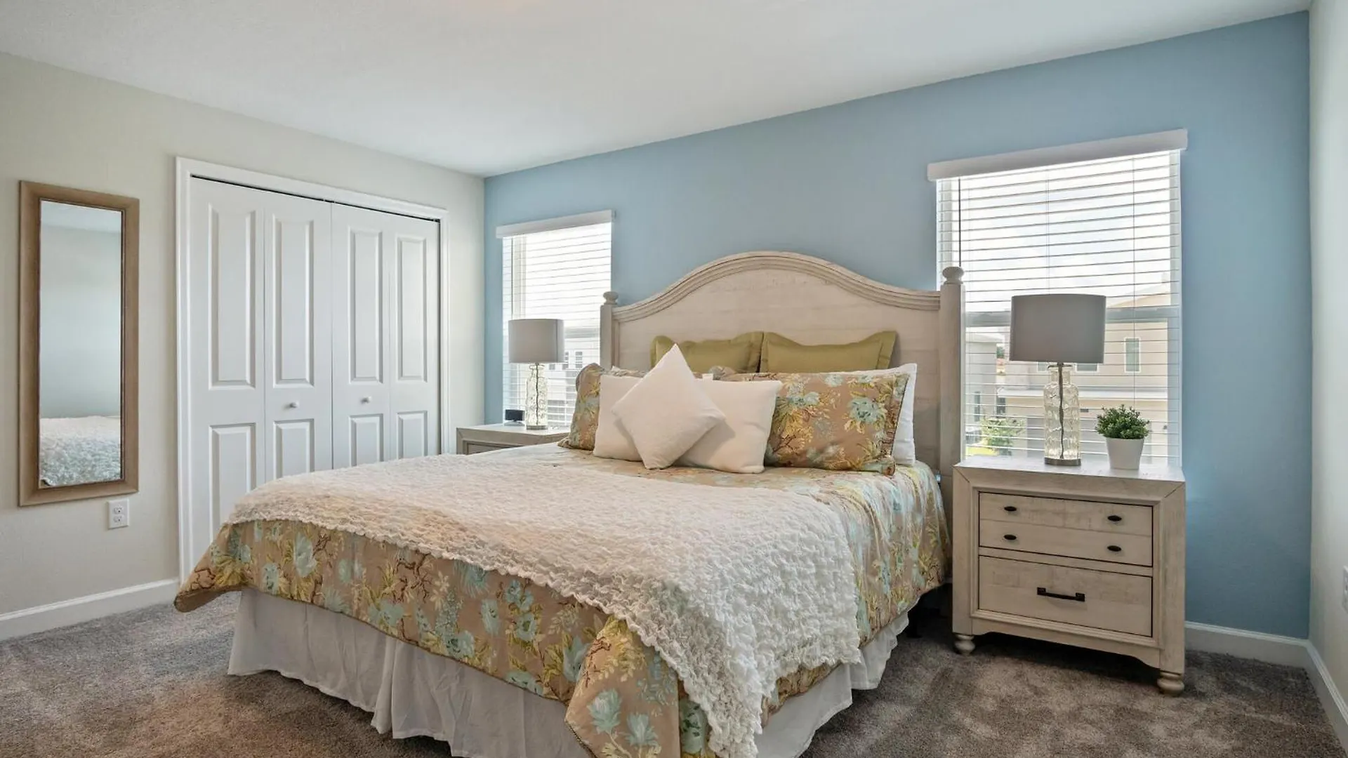 Holiday home Luxury 4 Bedroom 3 Bath Pool 136