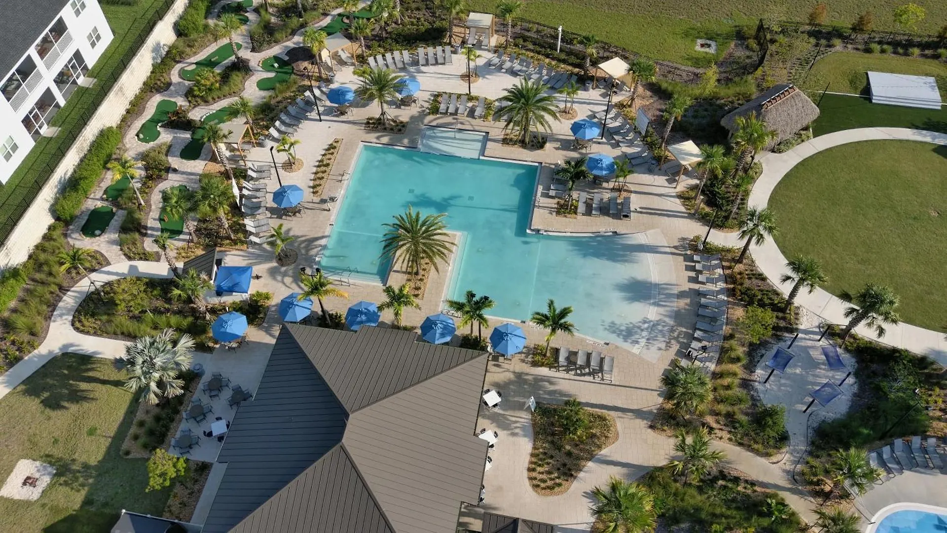 Luxury 4 Bedroom 3 Bath Pool 136 Holiday home