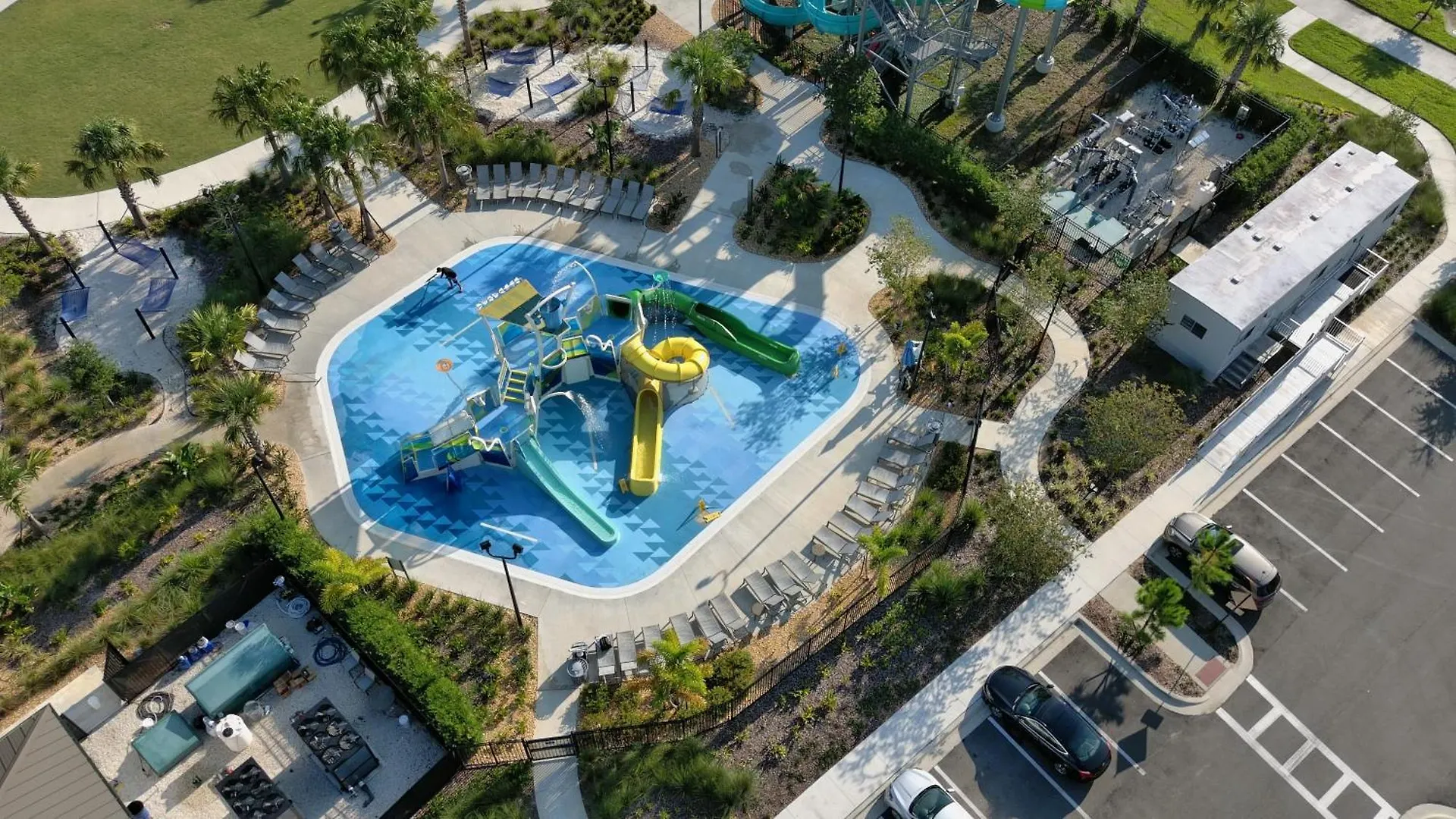 Luxury 4 Bedroom 3 Bath Pool 136 *