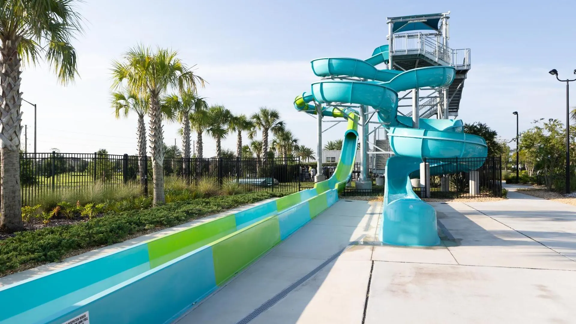 Luxury 4 Bedroom 3 Bath Pool 136 *
