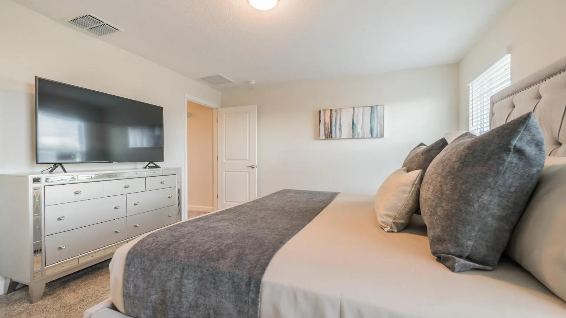 Luxury 4 Bedroom 3 Bath Pool 153 *