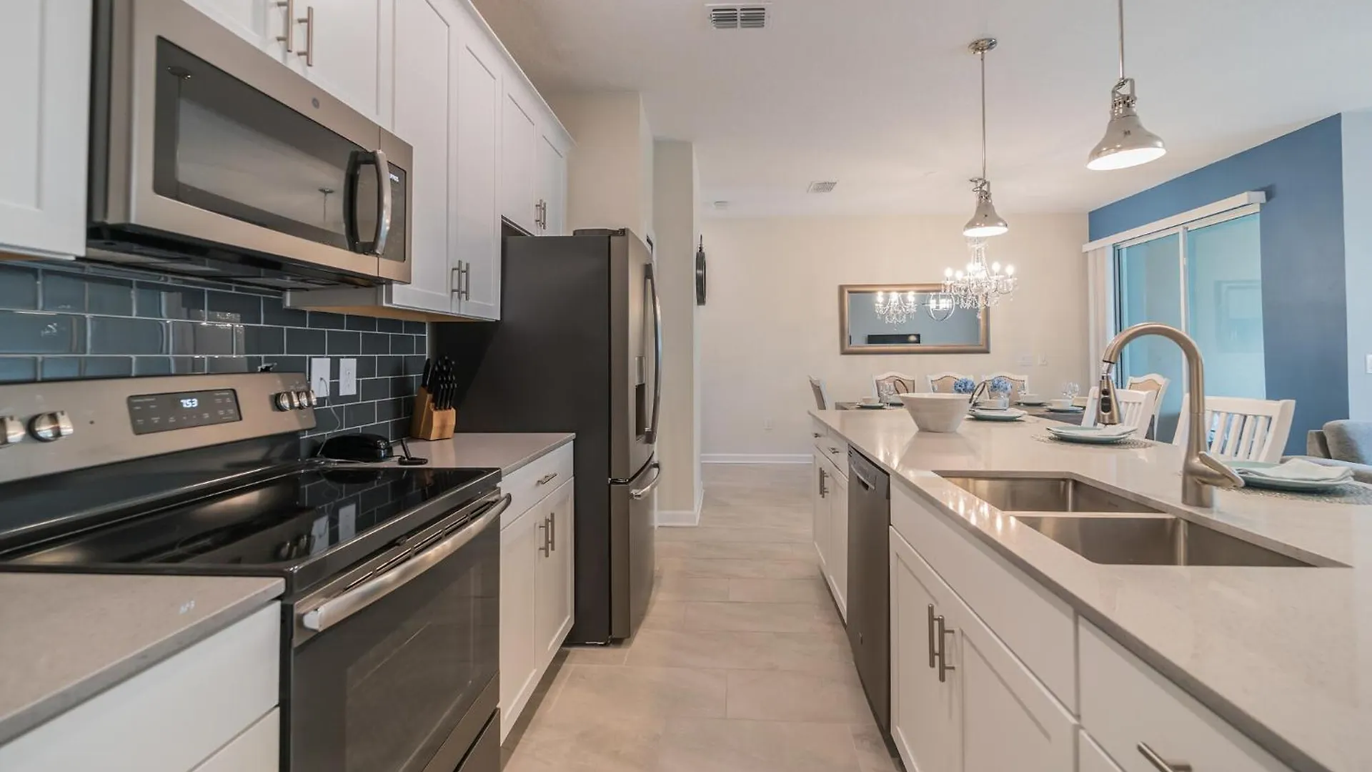 Luxury 4 Bedroom 3 Bath Pool 153 *