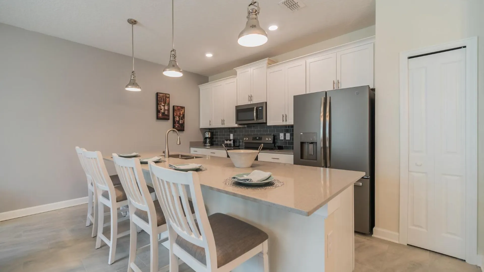 Luxury 4 Bedroom 3 Bath Pool 153