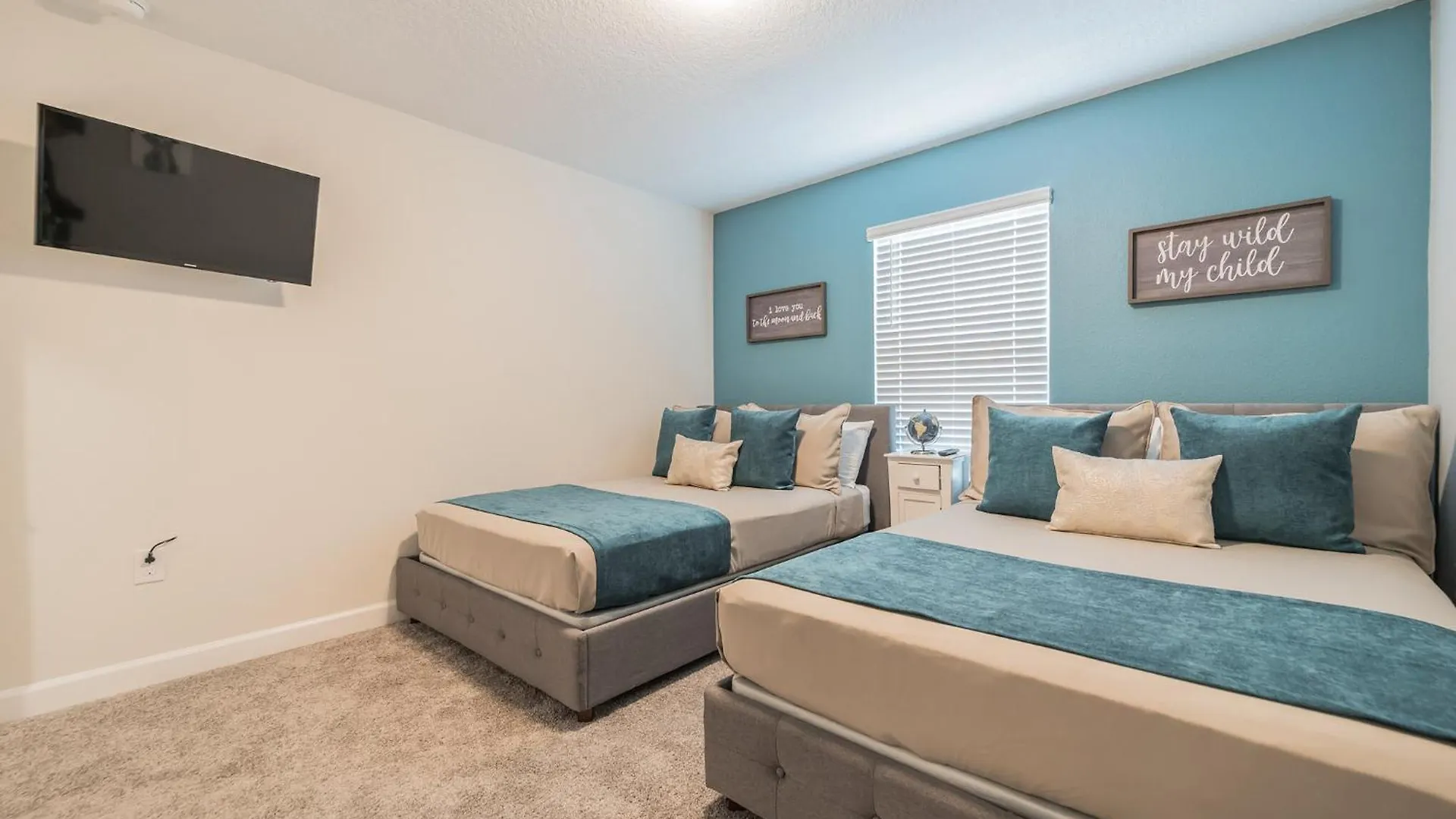 Holiday home Luxury 4 Bedroom 3 Bath Pool 153 *