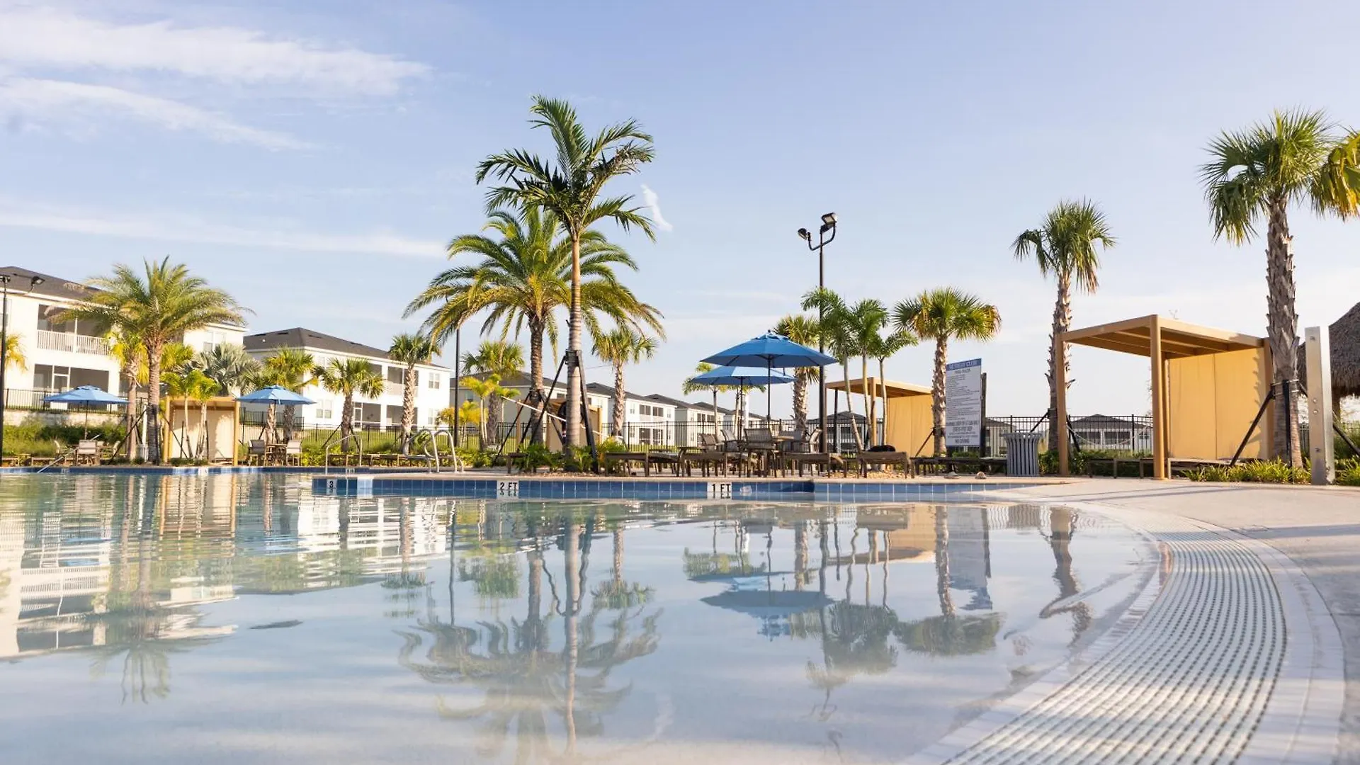 Holiday home Luxury 4 Bedroom 3 Bath Pool 153 *