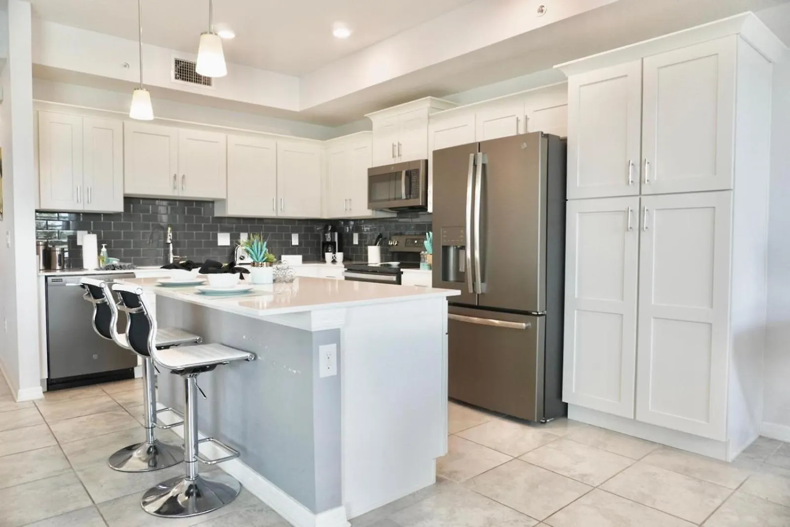 Luxury 2bd 2 Bath 245 Holiday home