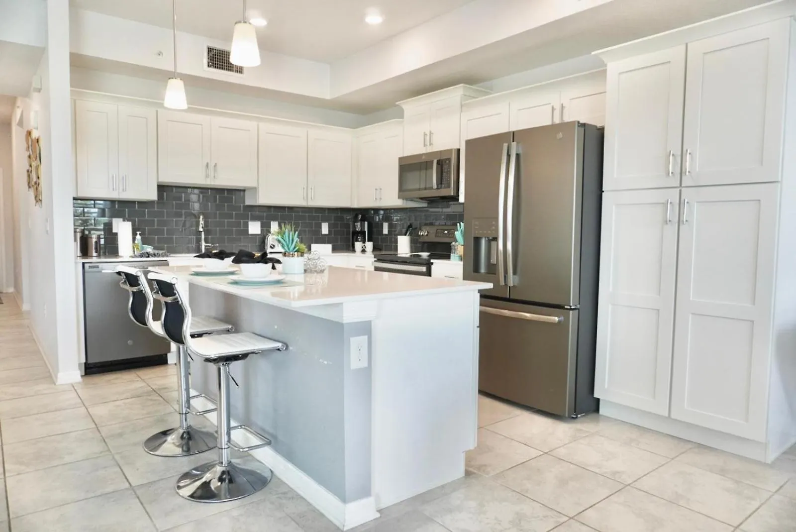 Luxury 2bd 2 Bath 245 *