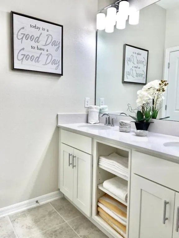 Luxury 2bd 2 Bath 250 *