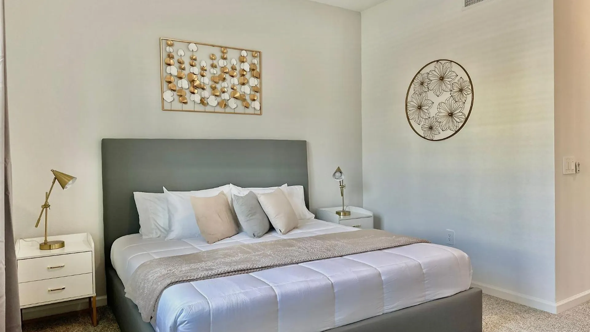 Brand New Luxury 2 Bedroom 321 Holiday home *