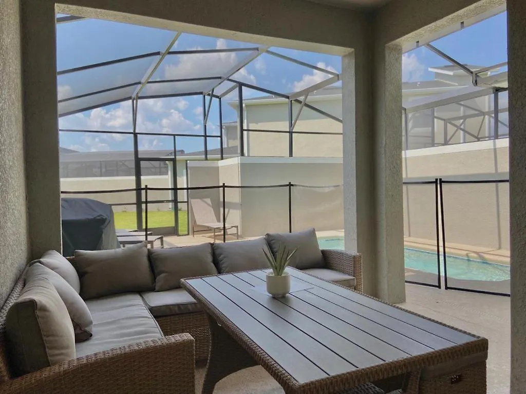 Beautiful 4 Bedroom 3 Bath Pool Townhome 280 Holiday home