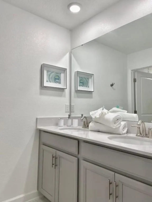 Beautiful 4 Bedroom 3 Bath Pool Townhome 280 * Kissimmee